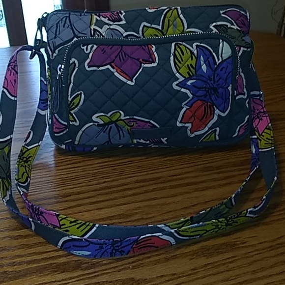 Vera Bradley Handbags - NWOT Vera Bradley quilt purse.